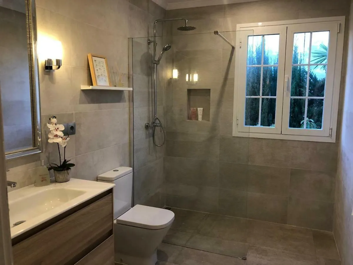 Villa Las Palmas Sleeps 10 Mijas