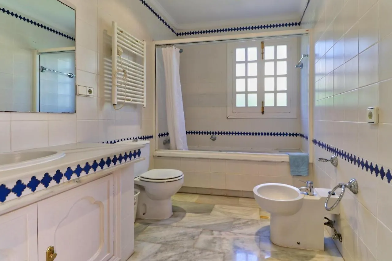 Villa Las Palmas Sleeps 10 Mijas