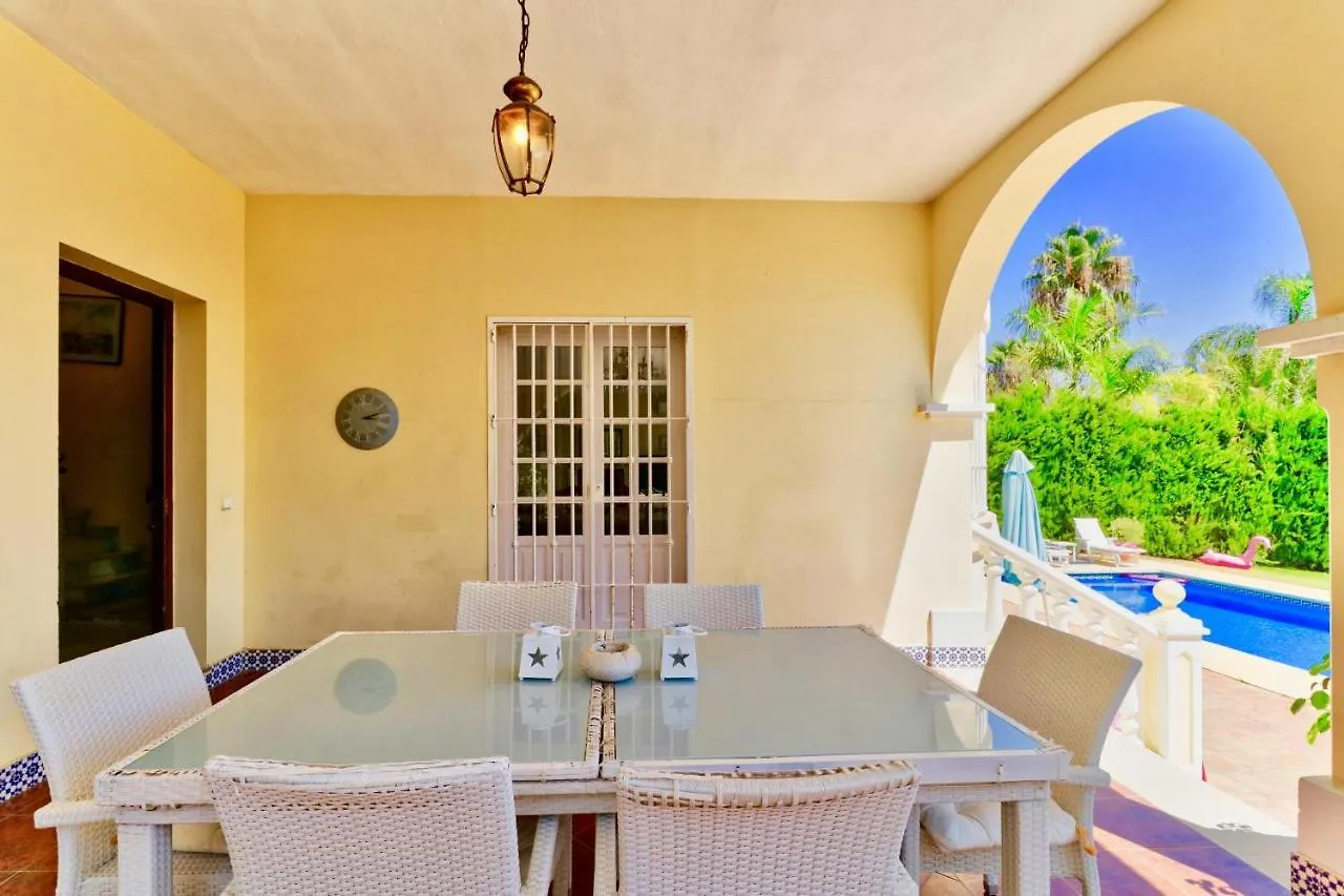 Villa Las Palmas Sleeps 10 Mijas